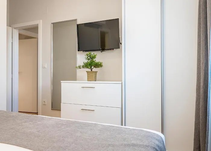 Vakantiehuis Gorgeous In With Sauna Siveric